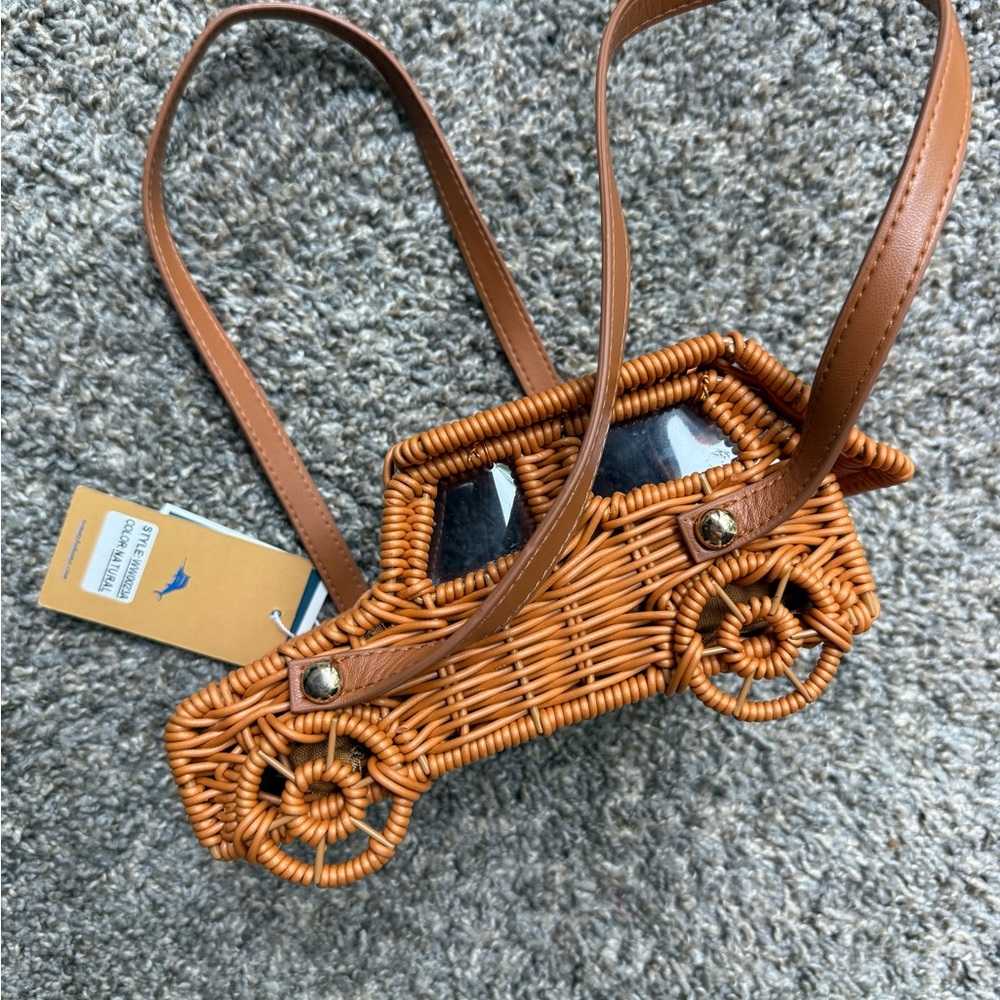 Woven Rattan Car-Shaped Bag! - Picture 2 of 4